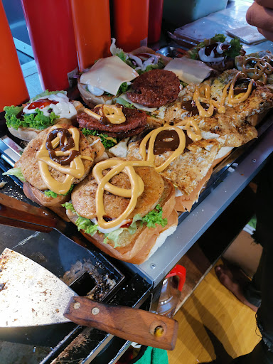 The Master Garrage Burger Delicious