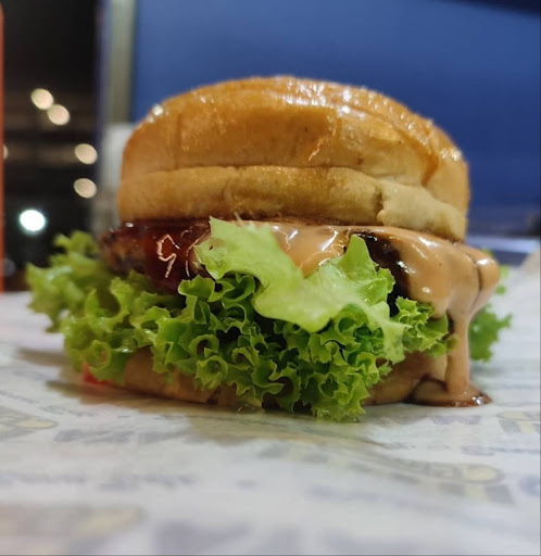 TINY HOUSE BURGER & WESTERN