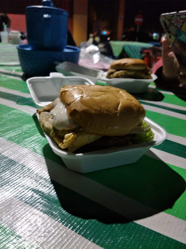 Dee Burger Kalut Dee Burger Kalut